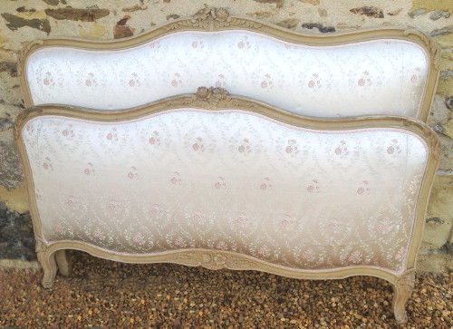 BEAUTIFUL OLD FRENCH CAPITONE BED